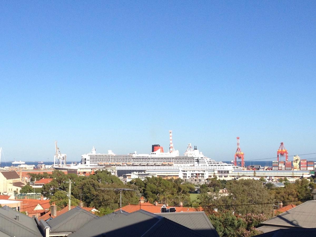 Studio 204 With Harbour, Ocean And Sunset Views From The Balcony Fremantle Exterior photo